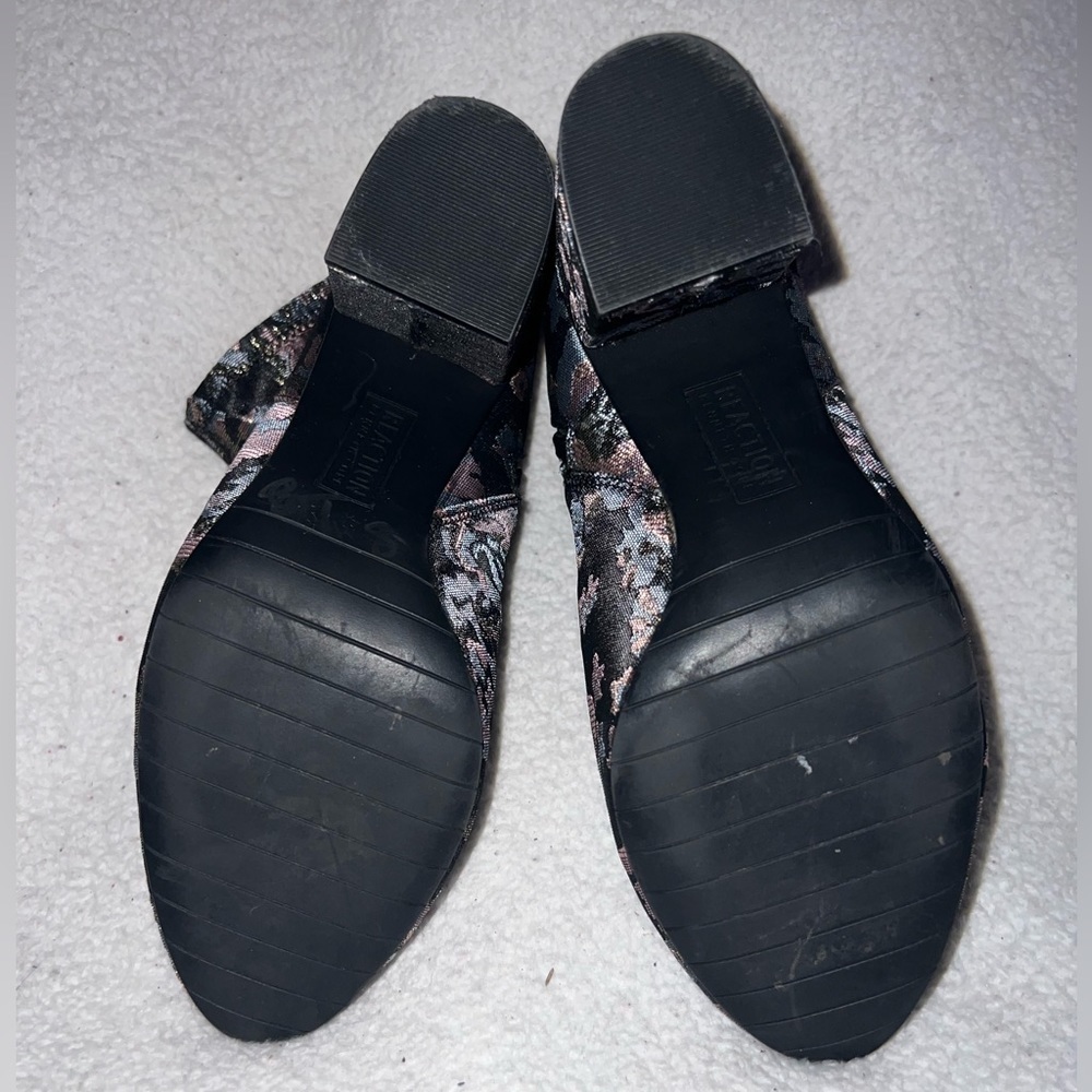 Kenneth Cole Reaction Women’s Floral Print Heeled Booties | Black | - Picture 10 of 10